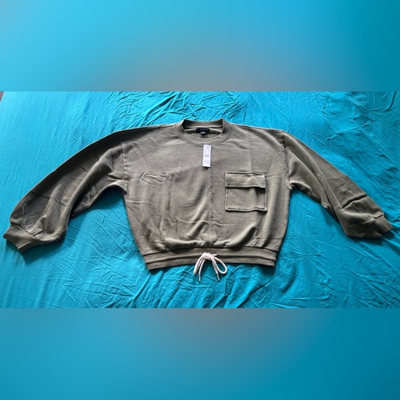 NWT! - Comfy Cropped J Crew Sweatshirt (100% Cotton - Utility/Army Green) - Picture 3 of 9